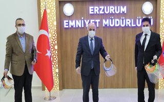 Emniyet çalışanlarına koruyucu siperlik