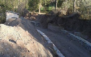 Kısa duvar mahalleliye sel kabusu yaşatıyor