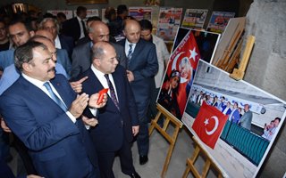 Demokrasi nöbetleri fotoğraf sergisinde