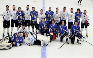 Kahramanların anısına buz hokeyi turnuvası