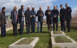 Çiçekli şehitleri mezarları başında anıldı 