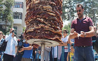 Kaçırılmadı, sevabına dağıtıldı...