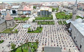 Erzurum’da 74 gün sonra ilk Cuma namazı heyecanı