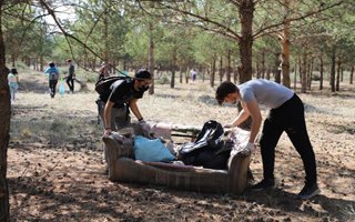 Atatürk Üniversitesi temizlik hareketine katıldı