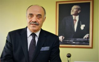 “Atatürk ömrünü milletine adamış büyük bir liderdir”