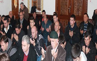 Camilerde Başbakan Erdoğan için dua edildi