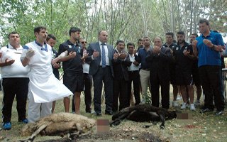 Büyükşehir Belediyespor kurban kesti