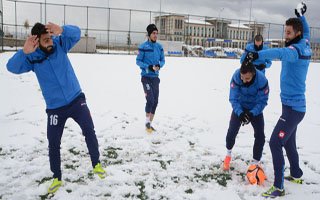 Mavi Beyazlılar'dan Kartopulu İdman