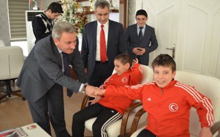 Özel Sporcular'dan Taşkesenligil'e Ziyaret