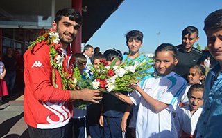 Avrupa Fatihi Cengizhan’a çiçekli karşılama