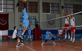 Palandöken'in voleybol takımı 2'de 2 yaptı 