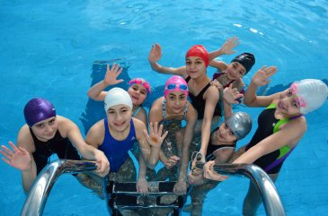 İlkokul öğrencilerine ücretsiz yüzme kursu 