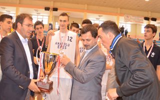 Anadolu Efes Erzurum'da şampiyon oldu