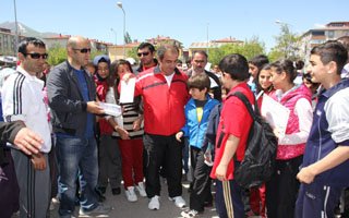 Erzurum'da Olimpik Gün yürüyüşü