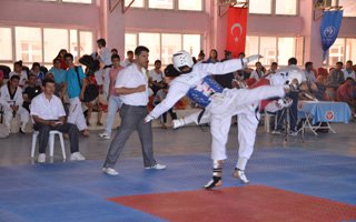 Erzurum Teakwondo'da şampiyon