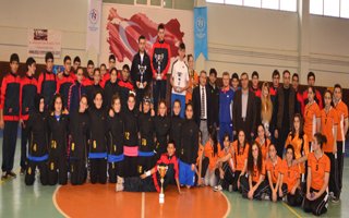 Spor Lisesi Hentbole damga vurdu!