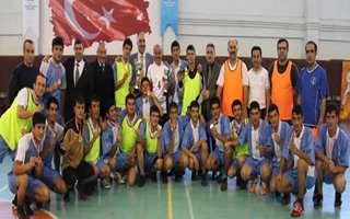 Müdürler işitme engelli sporcularla maç yaptı