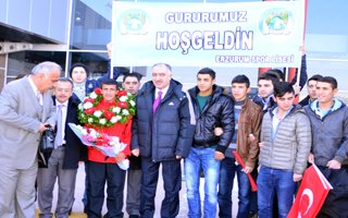 Şampiyon Dadaşa görkemli karşılama