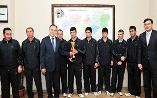 Şampiyon ciritçilerden Vali'ye ziyaret