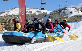 Palandöken'de yeni moda kar raftingi