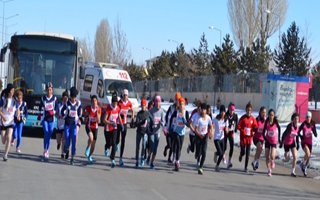 Erzurum'da kış ortasında atletizm heyecanı