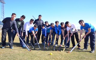 Erzurumlu Çim Hokeycilerin Konya çıkarması