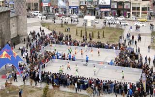 Erzurumlu sokak futboluna doydu