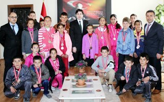 Karayazı'nın madalyalı çocukları