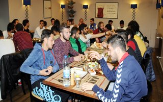 Mavi Beyazlı futbolculara DAYI desteği!