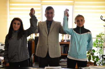 Erzurum'un başarılı atletlerine kutlama 