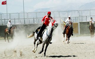 Erzurum'da cirit müsabakaları nefes kesiyor