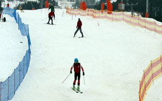 Palandöken'de suni kar altında kayak keyfi