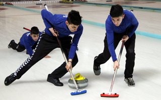 Erzurum'da curling heyecanı yaşanıyor