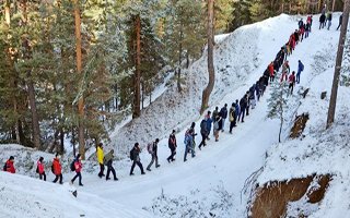 Dağcıların Uzundere'de zorlu kış yürüyüşü