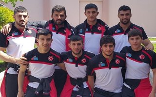 Erzurumlu pehlivanlar turnuvaya hazır