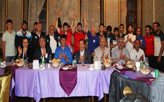 Büyükşehir'den şampiyon güreşçilere iftar