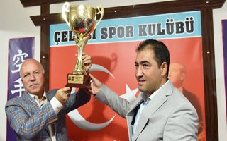 Sekmen'den Karate'nin Oxfordu'na Övgü