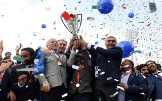 Şampiyon Kupasını Aldı