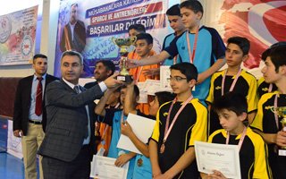 Yıldızlar masa tenisinde yarıştı
