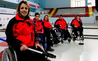 Hayata Curling ile tutundular