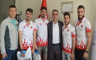 Şampiyon Curlingciler ödüllendirildi