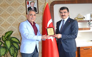 Güreş Federasyonu'ndan ASP'ye anlamlı plaket