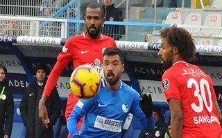 B.B Erzurumspor seriye bağladı