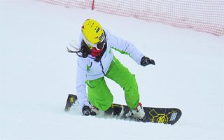 Palandöken'de şampiyon snowboardcular yetişiyor