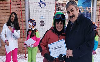 Başkan Sunar'dan öğrencilere kayak ödülü