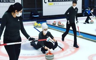 Curling'te kupalar sahiplerini buldu