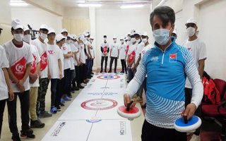 Afgan çocukların Floor Curling heyecanı