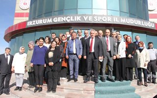 Müdür Taşkesenligil personelle vedalaştı