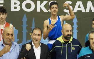 Erzurum boksta ringin zirvesinde çıktı