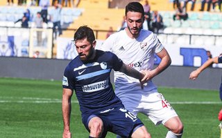 Erzurumspor zorluklara rağmen kazanarak ligde kaldı